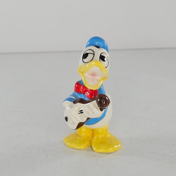 Vintage Walt Disney Productions Donald Duck Figurine Playing Guitar Singing - Picture 2 of 8